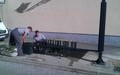 Postavljen stalak za bicikle sa reklamnim panoom